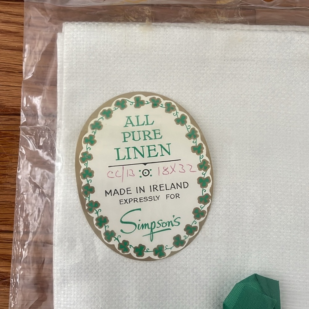 Vintage Simpson’s All Pure Linen Set of 4 White Irish Linen Patterned Napkins - Picture 2 of 9
